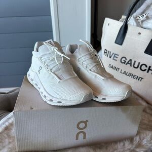 OnCloud running shoes NWT never worn, size 5.5